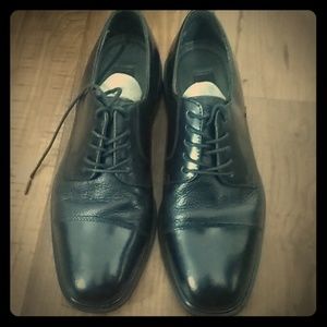 Size 9 men's Florsheim dress shoes